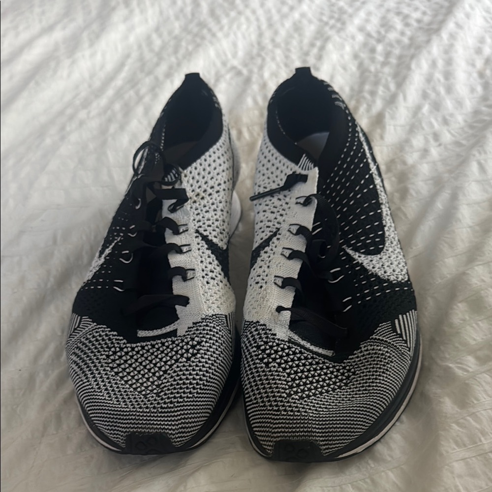 Nike Black and White Athletic Running Shoes